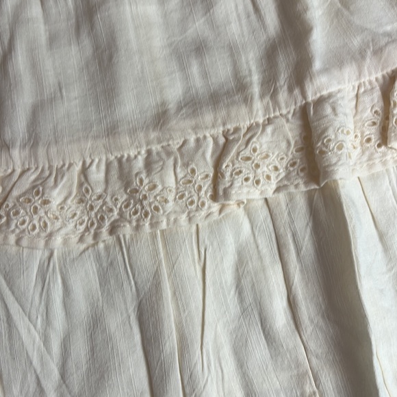 SOLD.       
NWT Cream Tiered Eyelet Ruffled Mini Dress,  Size L- 10-12 Girls - Picture 4 of 10